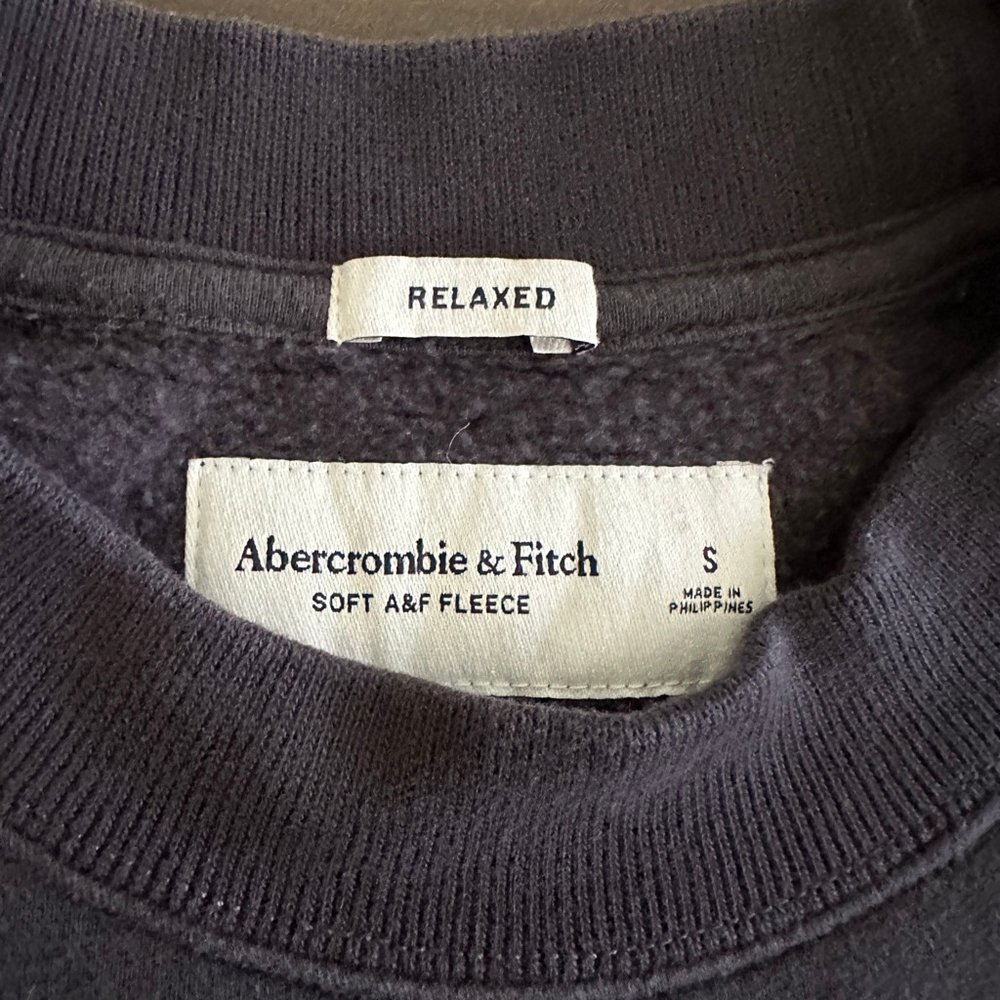 Abercrombie & Fitch Crewneck Sweatshirt Gray Fleece Blend Relaxed Fit Size S - Picture 2 of 5